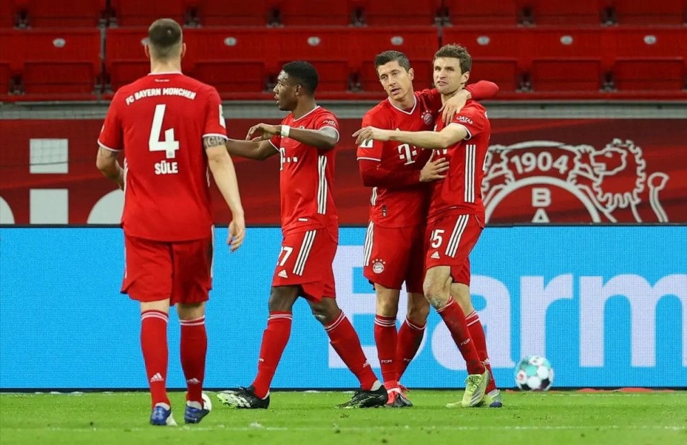  拜仁刷新德甲纪录，连续三十场不败收官  