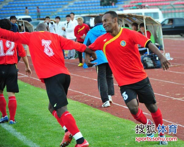  里昂青训小将梅开二度惊艳全场  