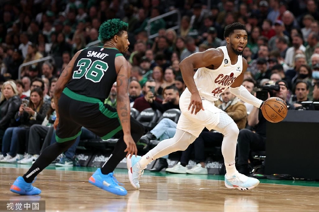  米切尔40分骑士终结凯尔特人十连胜  