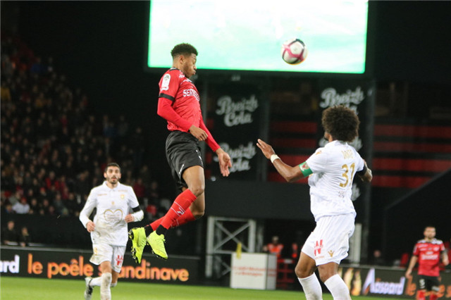  里昂定位球战术奏效连场取得胜利